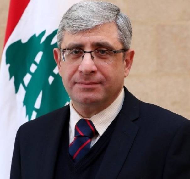 طلاب لبنان لوزير التربية: إنزل من ناطحة السحاب الى الأرض