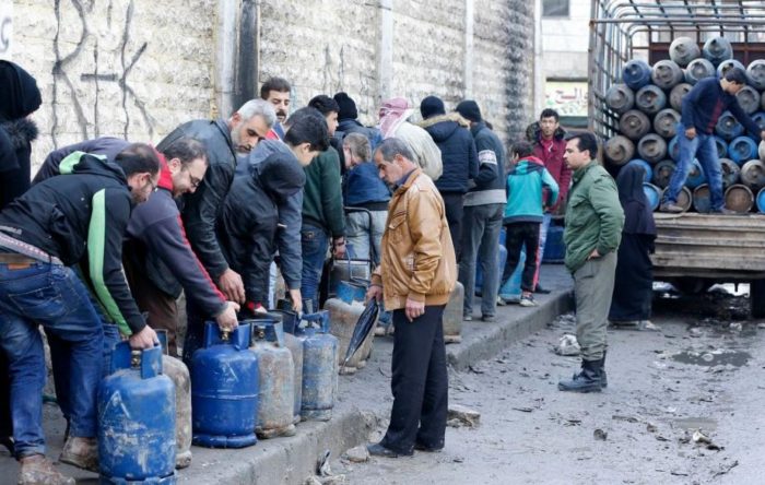 خففوا طوابير ... الغاز مؤمن