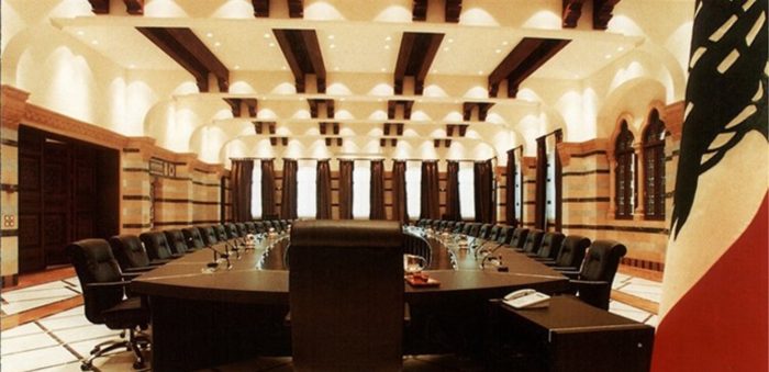 كرة نار جهنم على طاولة الحكومة
