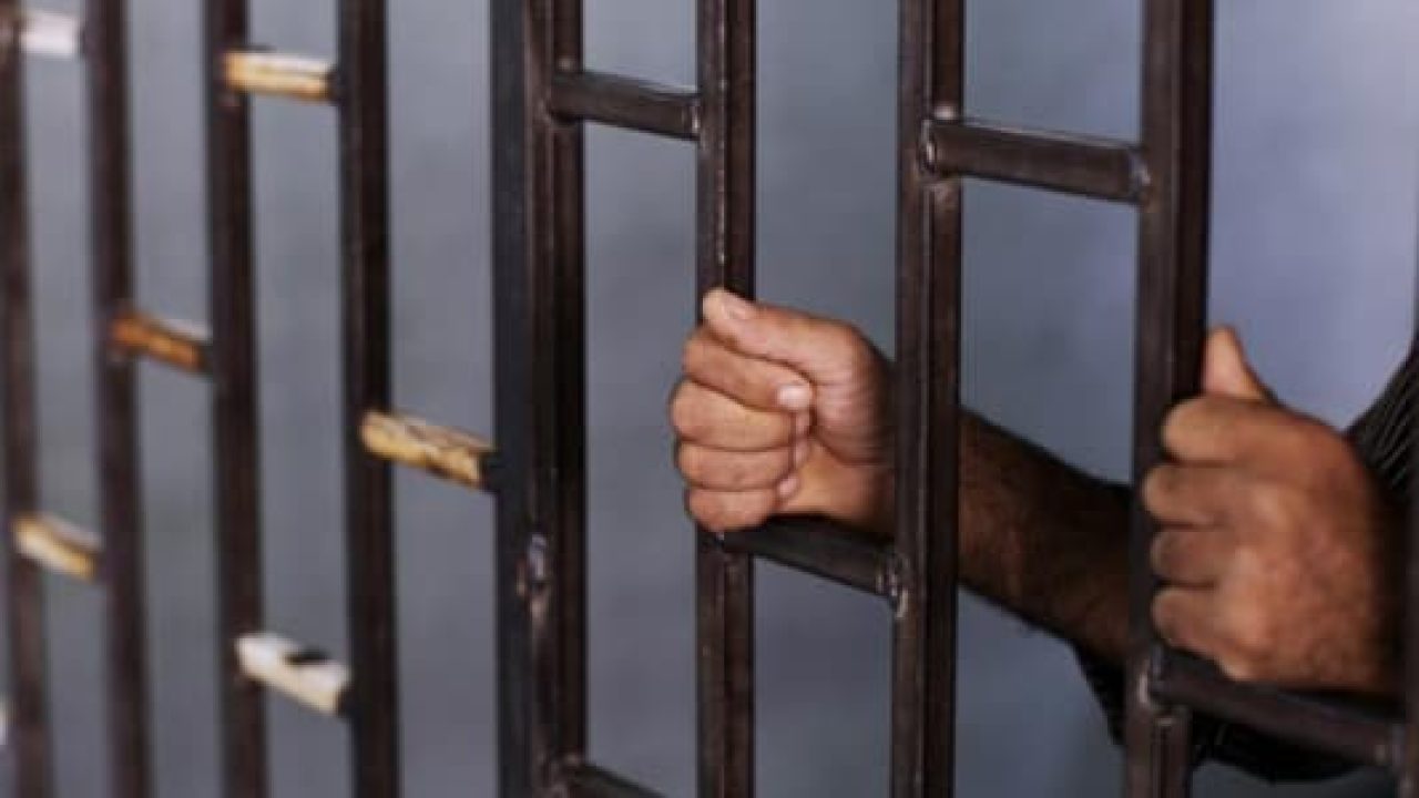 عالم الجريمة – ب: الأمن والقضاء – اقتحم منزلاً وسرق منه مبلغاً مالياً.. و”الأمن” بالمرصاد