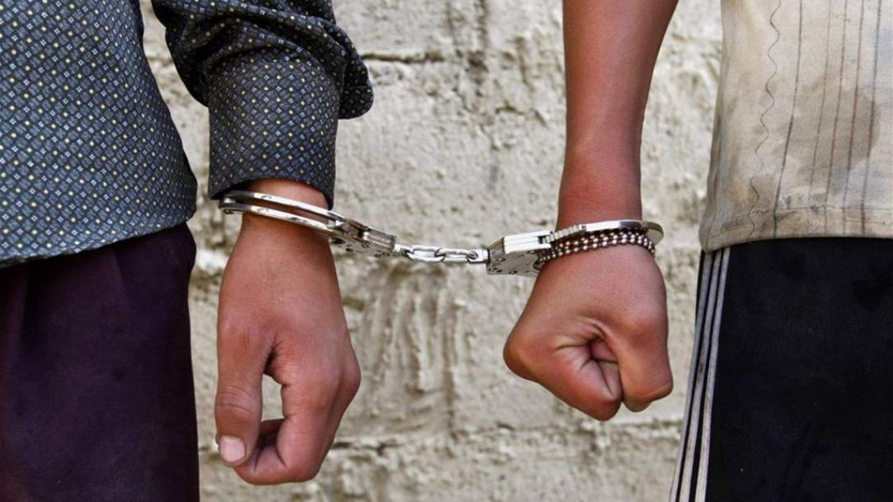 عالم الجريمة – ب الأمن والقضاء – في الصورة: القبض على سوريين متهمين بسرقة المنازل في اللبوة