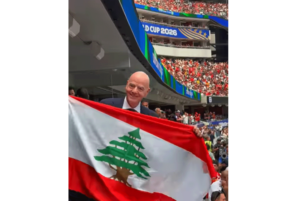 اخبار الرياضة – بي سبورتس – بالفيديو: رئيس الفيفا يرفع العلم اللبناني في المونديال اخبار الرياضة – بي سبورتس – بالفيديو: رئيس الفيفا يرفع العلم اللبناني في المونديال