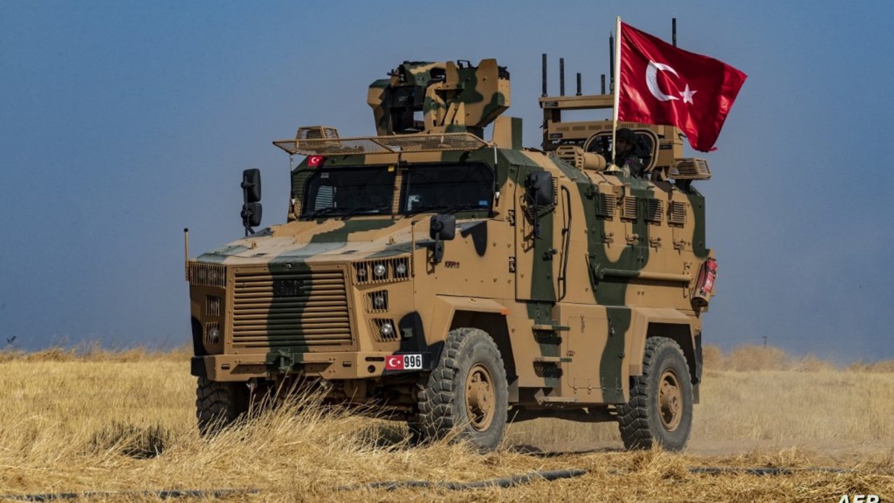 A Turkish military vehicle patrols along with the US military the Syrian village of al-Hashisha on the outskirts of Tal Abyad town along the border with Turkey, on October 4, 2019. - The United States and Turkey began last month joint patrols in northeastern Syria aimed at easing tensions between Ankara and US-backed Kurdish forces. (Photo by Delil SOULEIMAN / AFP)