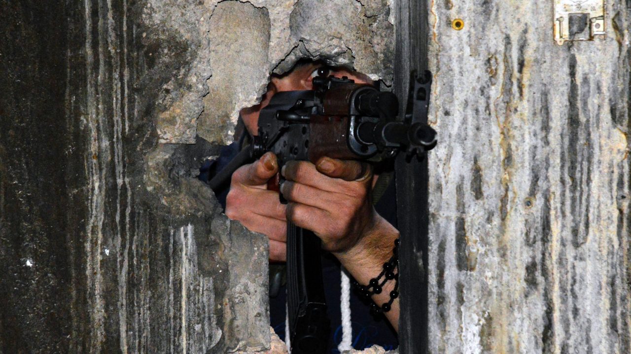 A member of the joint Palestinian security takes position through a hole in a wall with a kalashnikov assault rifle in Ain al-Hilweh camp, Lebanon's largest Palestinian refugee camp, near the southern coastal city of Sidon, on April 12, 2017, after clashes that took place earlier in the week between an extremist group and the security force. Fighting erupted on April 7, 2017 after Palestinian factions deployed throughout the camp as part of a joint security force aimed at combatting the influence of a local Islamic extremist group.
Ain al-Hilweh, which houses 61,000 Palestinians, is home to multiple armed factions and has been plagued by intermittent clashes among them as well as against smaller extremist groups. Lebanon's army does not enter Palestinian refugee camps, where security is managed by joint committees of Palestinian factions. (Photo by STRINGER / AFP)