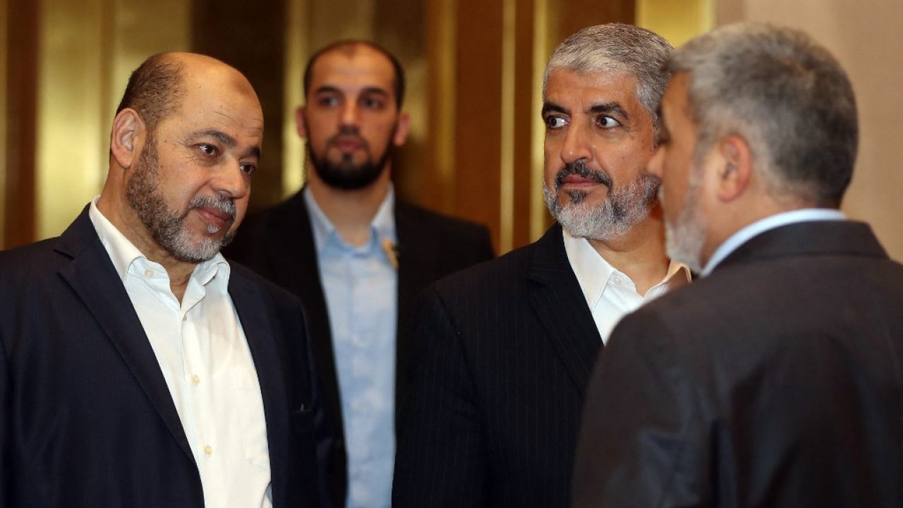 Exiled Chief of Hamas' Political Bureau Khaled Meshaal (2nd-R) speaks with Hamas deputy leader Musa Abu Marzuk (L) ahead of their conference in the Qatari capital, Doha on May 1, 2017. The Palestinian Islamist movement Hamas unveiled a new policy document easing its stance on Israel after having long called for its destruction, as it seeks to improve its international standing. (Photo by KARIM JAAFAR / AFP)