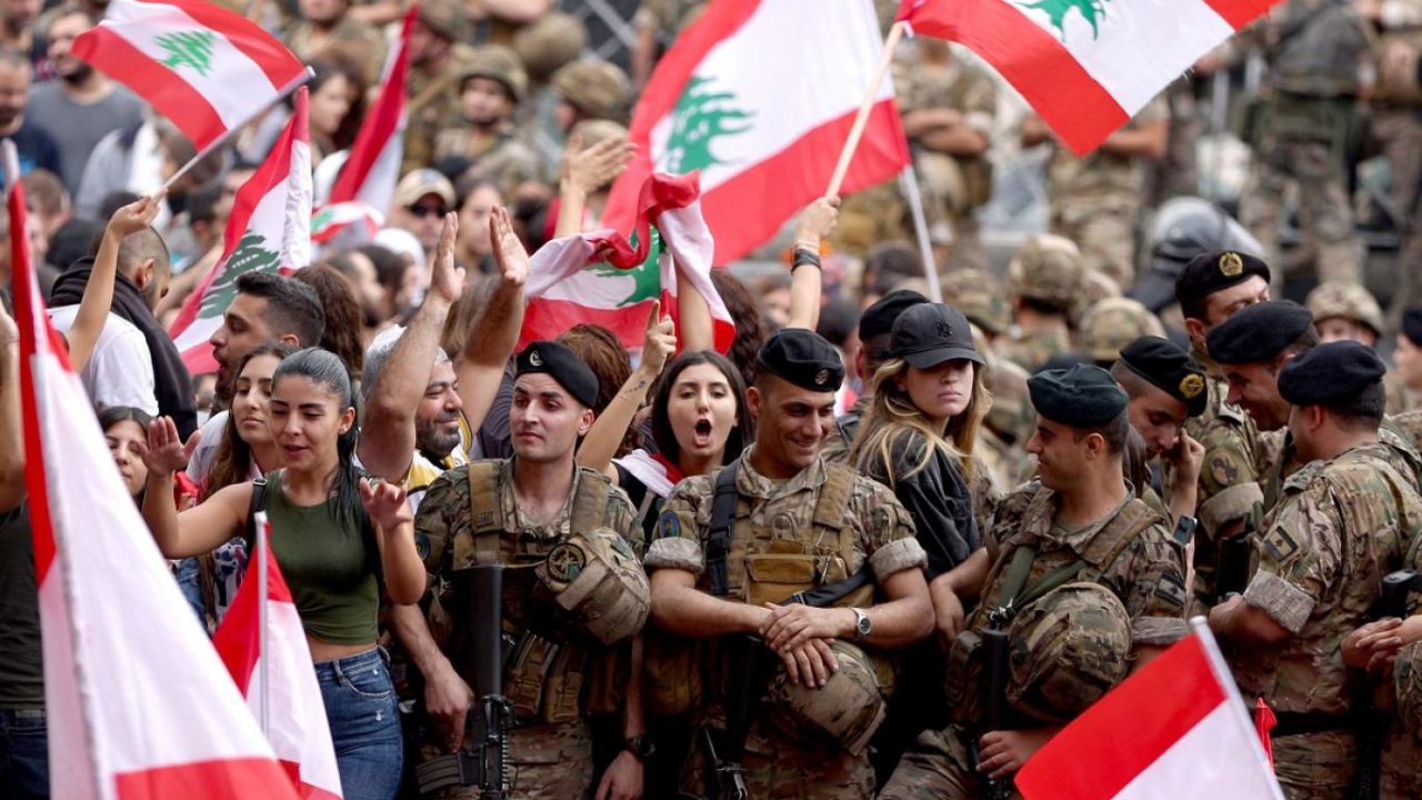 عند ساعة التخلّي، الجيش في صفّ الشعب