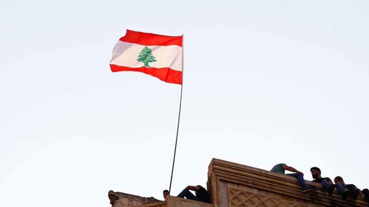 من فضح الصفقة؟