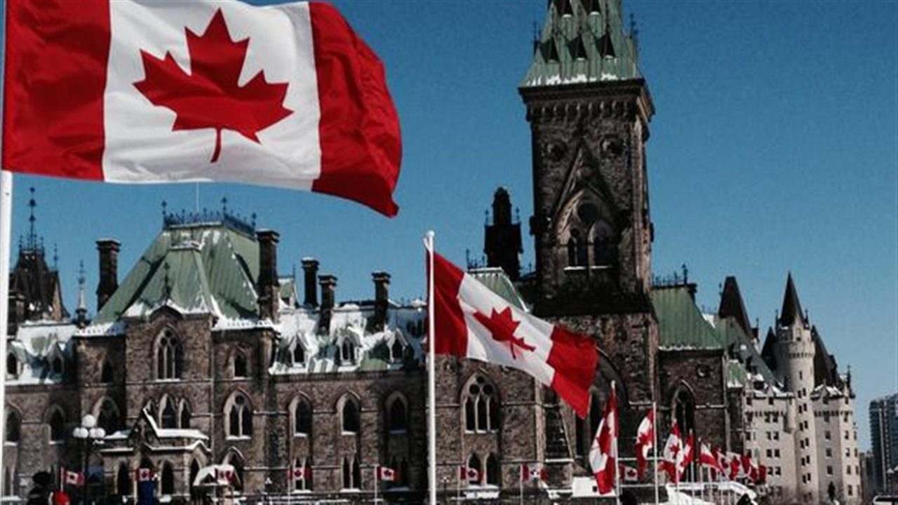 150215_nb4qd_drapeaux-ottawa-ceremonie_sn1250