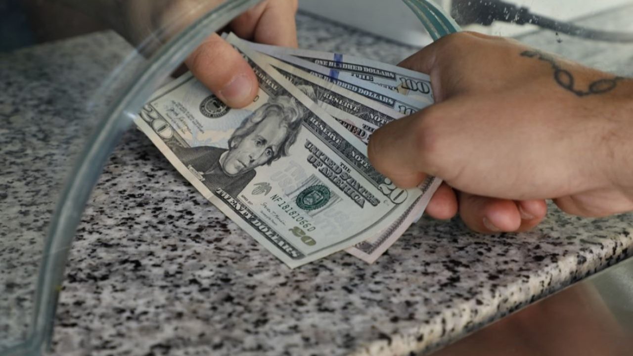 155038Image1-1180x677_d الدولار الى مزيد من الارتفاع.. والاسعار ايضا