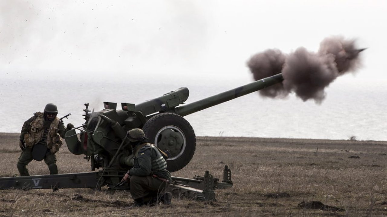 Ukraine's voluntary militia called the Azov Battalion holds artillery training in east Ukraine's village of Urzuf that sits west of the port city of Mariupol on the Azov Sea, March 19, 2015. REUTERS/Marko Djurica