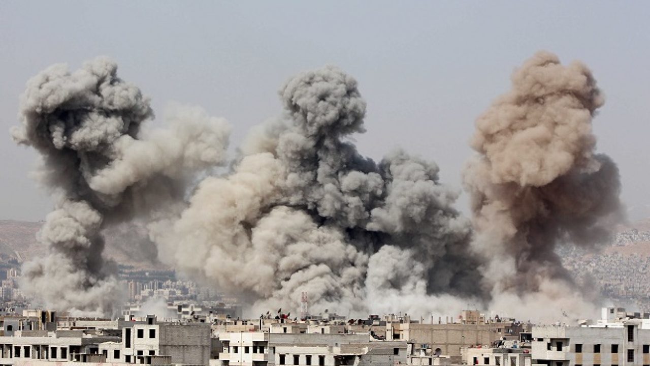 FILE PHOTO: Smoke rises after what activists said were air strikes by forces loyal to Syria's President Bashar al-Assad in Arbeen, in the eastern Damascus suburb of Ghouta, March 8, 2015.  To match Special Report MIDEAST-SYRIA/TYCOON   REUTERS/Diaa Al-Din/File Photo