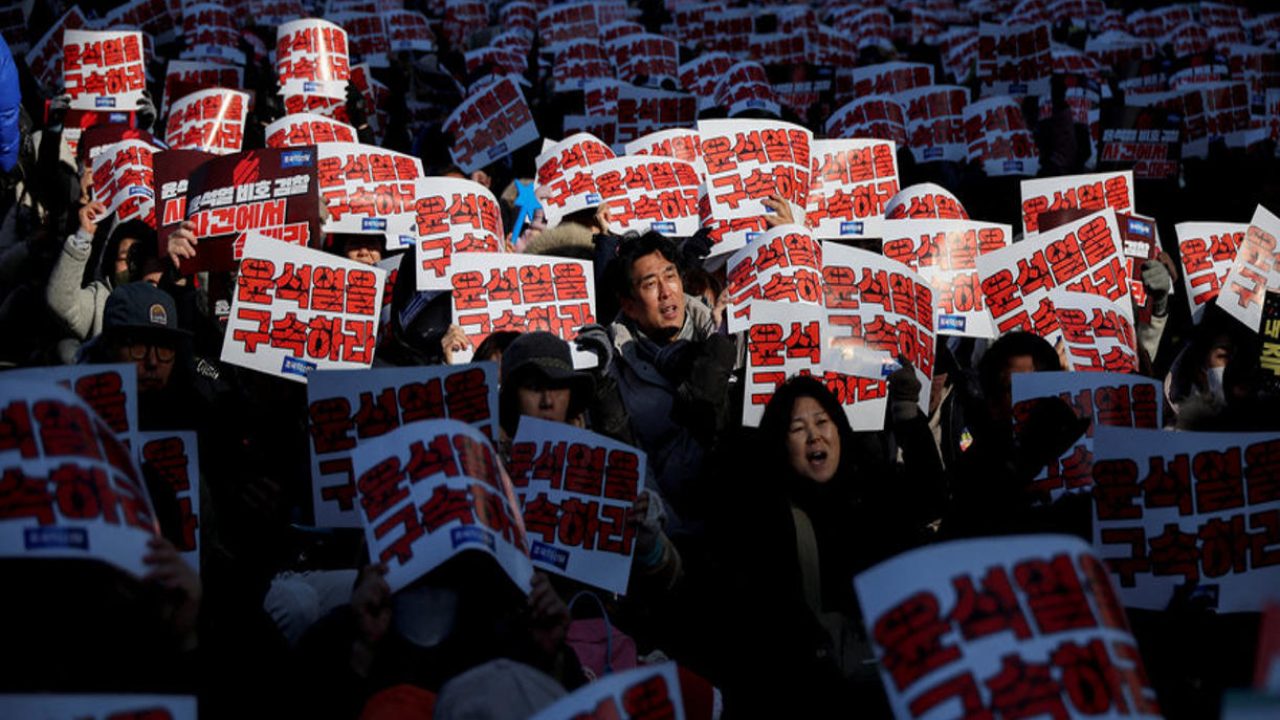 Protesters participate in a rally calling for the impeachment of South Korean President Yoon Suk Yeol, who declared martial law, which was reversed hours later, in front of the National Assembly in Seoul, South Korea, December 14, 2024. REUTERS/Kim Hong-Ji     TPX IMAGES OF THE DAY