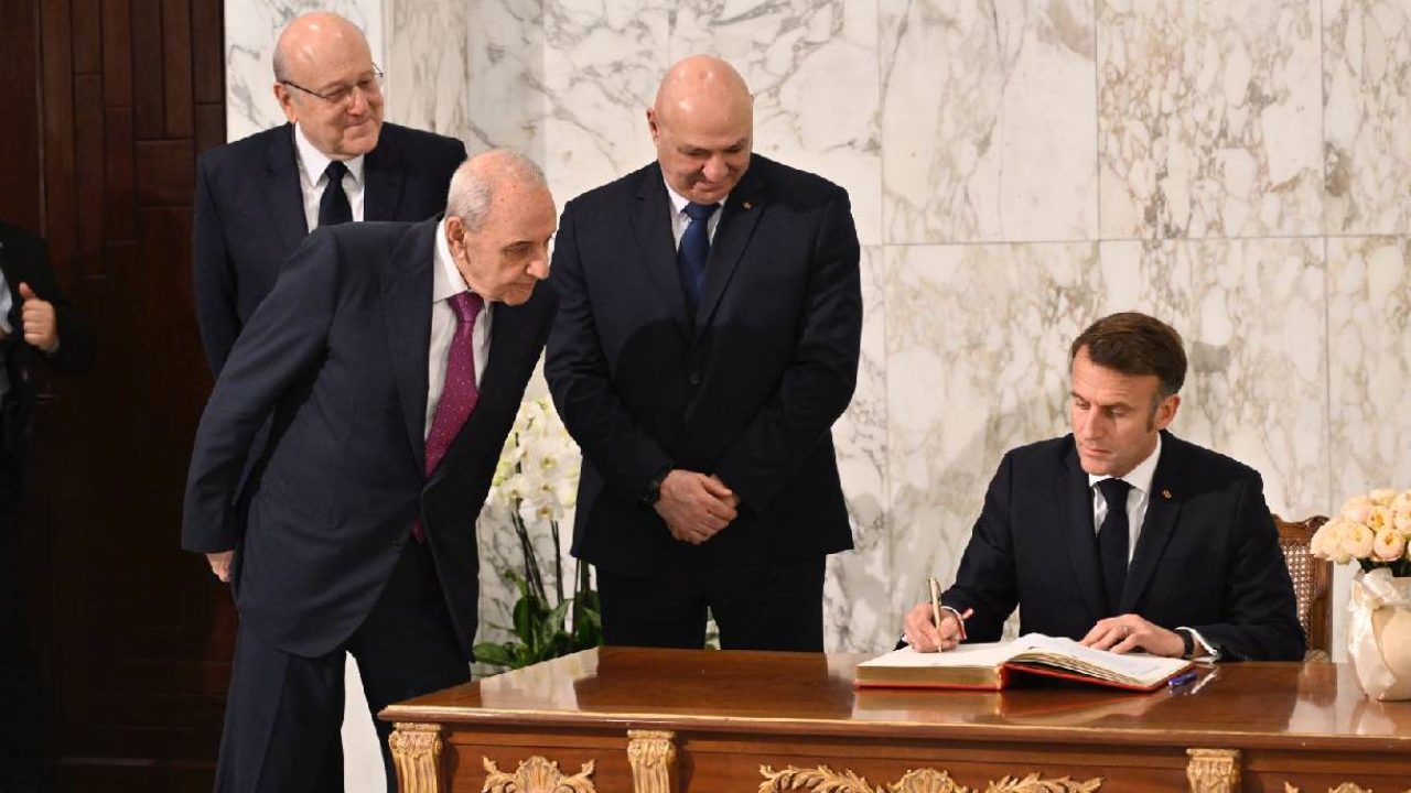 3 presidents looking at macron