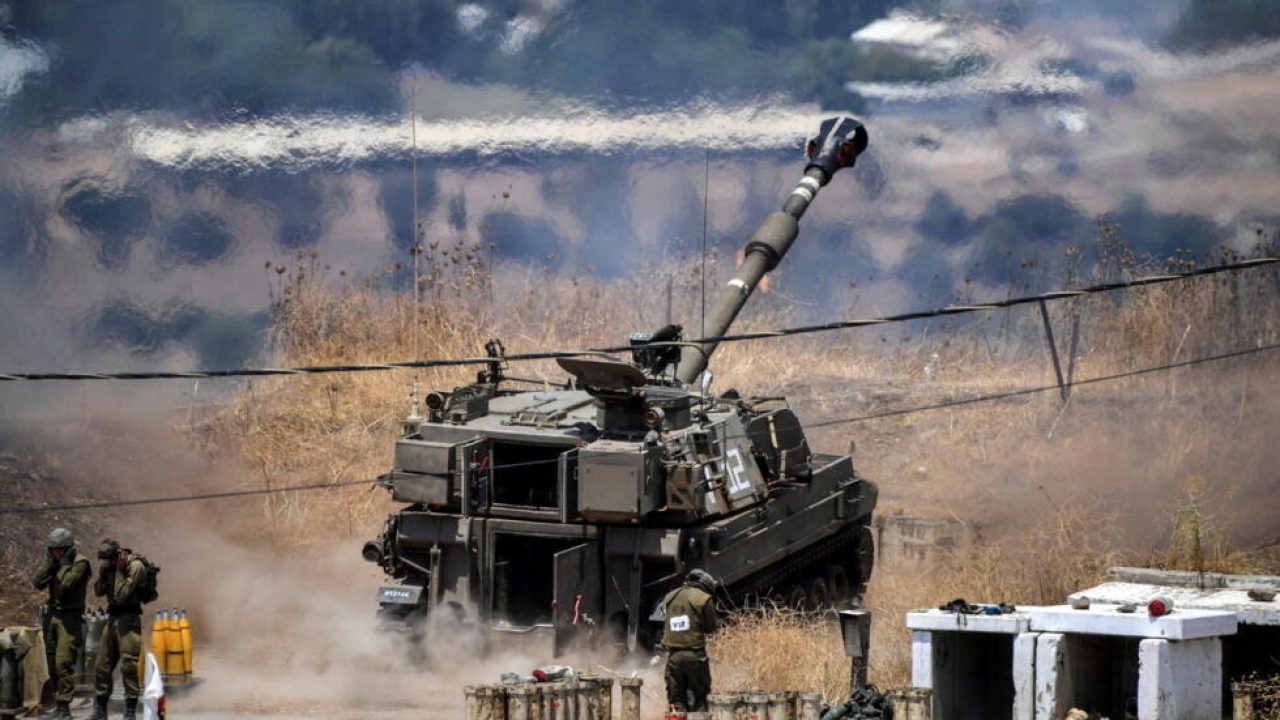An Israeli artillery gun fires a shell into Lebanon on the Israeli side of the Israel Lebanon border August 6, 2021. REUTERS/Gil Eliyahu  ISRAEL OUT. NO COMMERCIAL OR EDITORIAL SALES IN ISRAEL