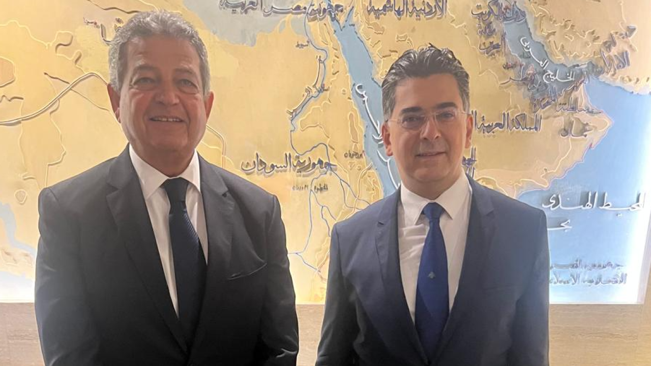 36150127564366f84778d6ccd58b3328