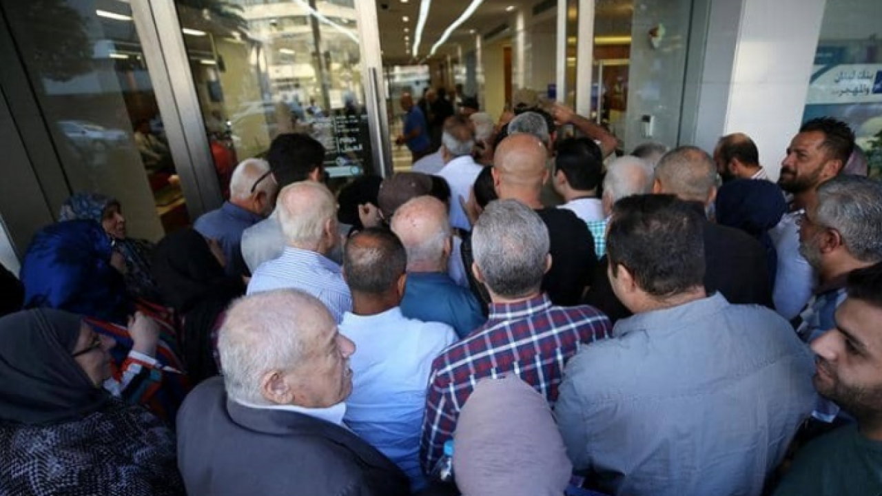 62-133436-queues-front-banks-lebanon-after-reopening_700x400 (1) 62-133436-queues-front-banks-lebanon-after-reopening_700x400 (1)