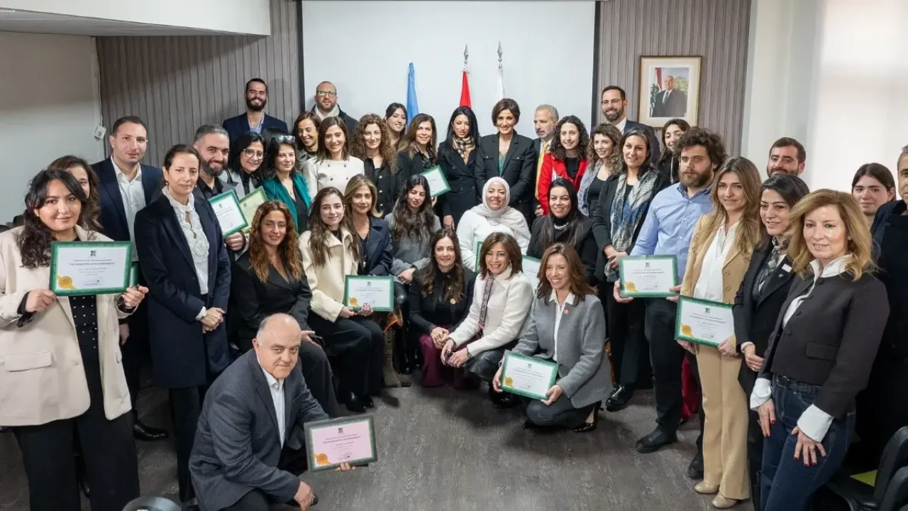 8877374c-2227-4c25-b76d-cecce8a7ce3b