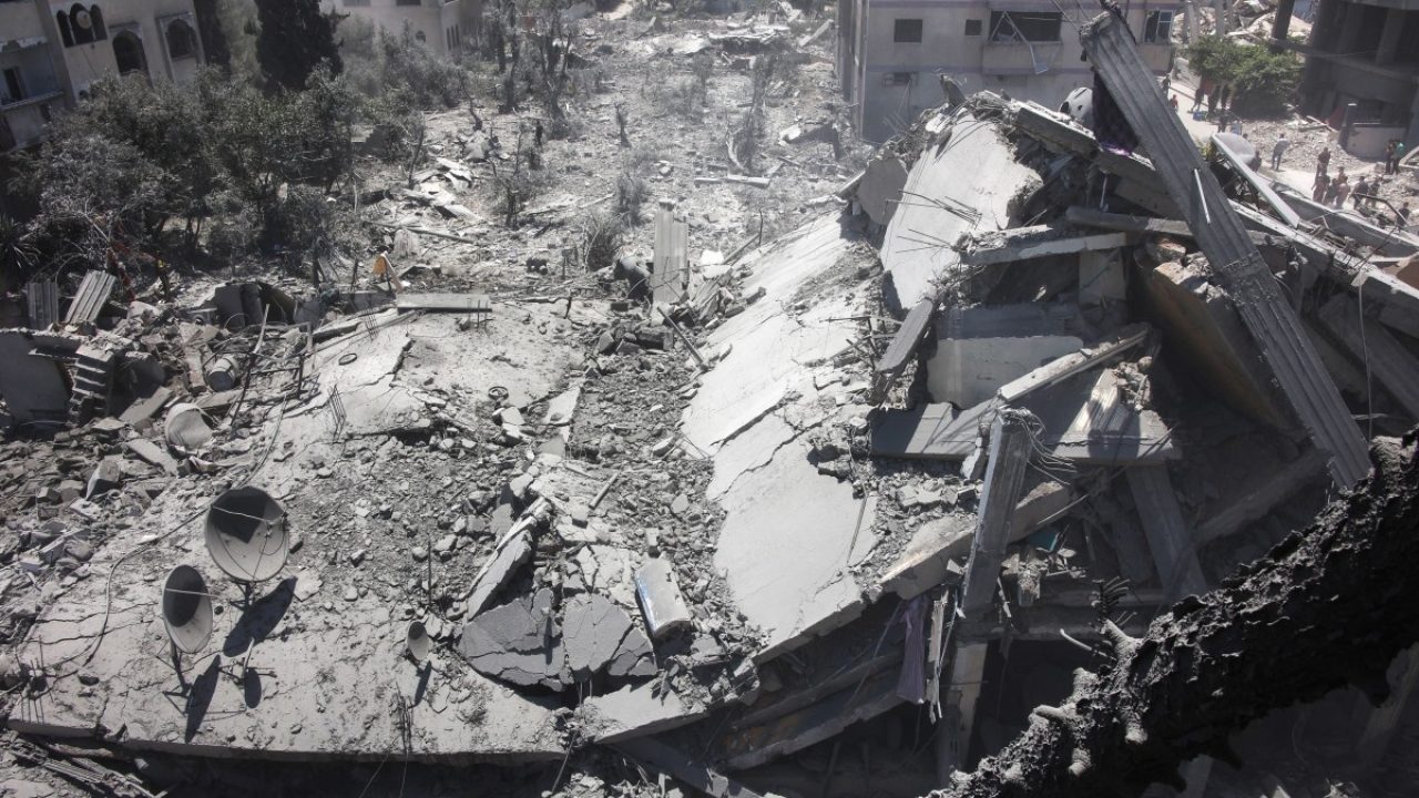 Palestinians inspect the rubble following Israeli strikes on the al-Qattaa family home in al-Tuffah neighbourhood in Gaza City on May 31, 2025. Israel on May 30 said the Palestinian Hamas movement must accept a hostage deal in Gaza or "be annihilated", as US President Donald Trump announced that a ceasefire agreement was "very close". (Photo by Omar AL-QATTAA / AFP)