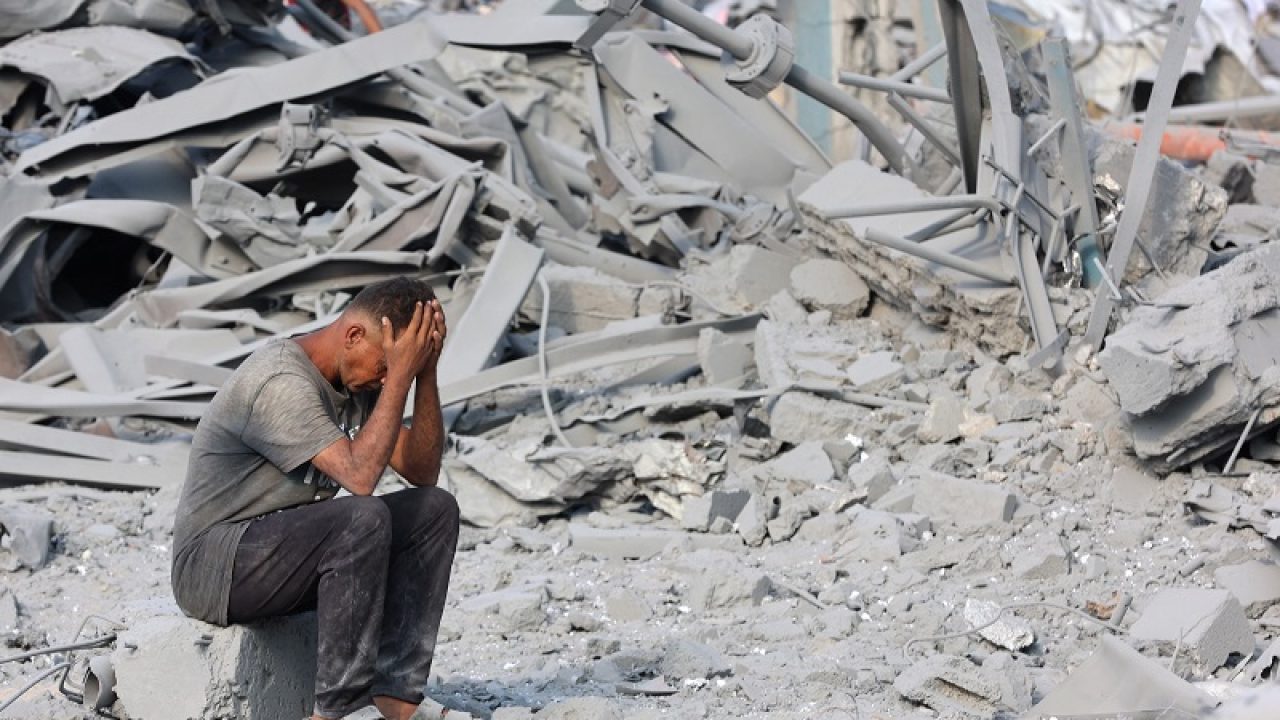A Palestinian man reacts to the destruction after an overnight strike on the Sheikh Radwan Health Centre run by the United Nations Relief and Works Agency for Palestine Refugees (UNRWA) in the north of Gaza City on August 6, 2025. Gaza's civil defence agency said 68 people were killed by Israeli gunfire and air strikes on August 5, including 56 who were waiting near aid distribution sites inside the Palestinian territory. (Photo by Omar AL-QATTAA / AFP)