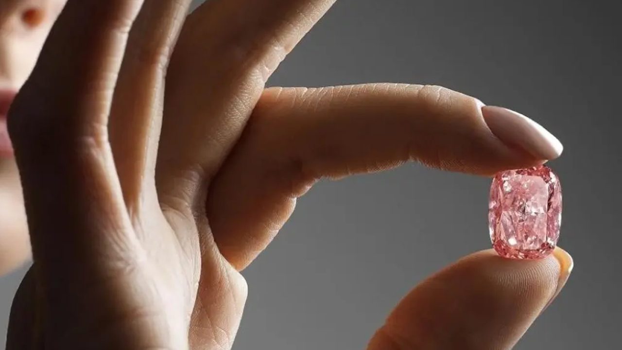 DUBAI-rafuub0fth3uw889d6mf5npn97uws630xt2h7suhi8