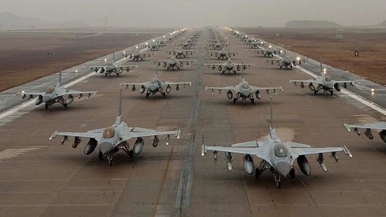 F-16_Fighting_Falcons_from_the_35th_and_80th_Fighter_Squadrons_of_the_8th_Fighter_Wing_4th_Fighter_Squadron_of_the_388th_Air_Expeditionary_Wing_and_the_ROKAF-1