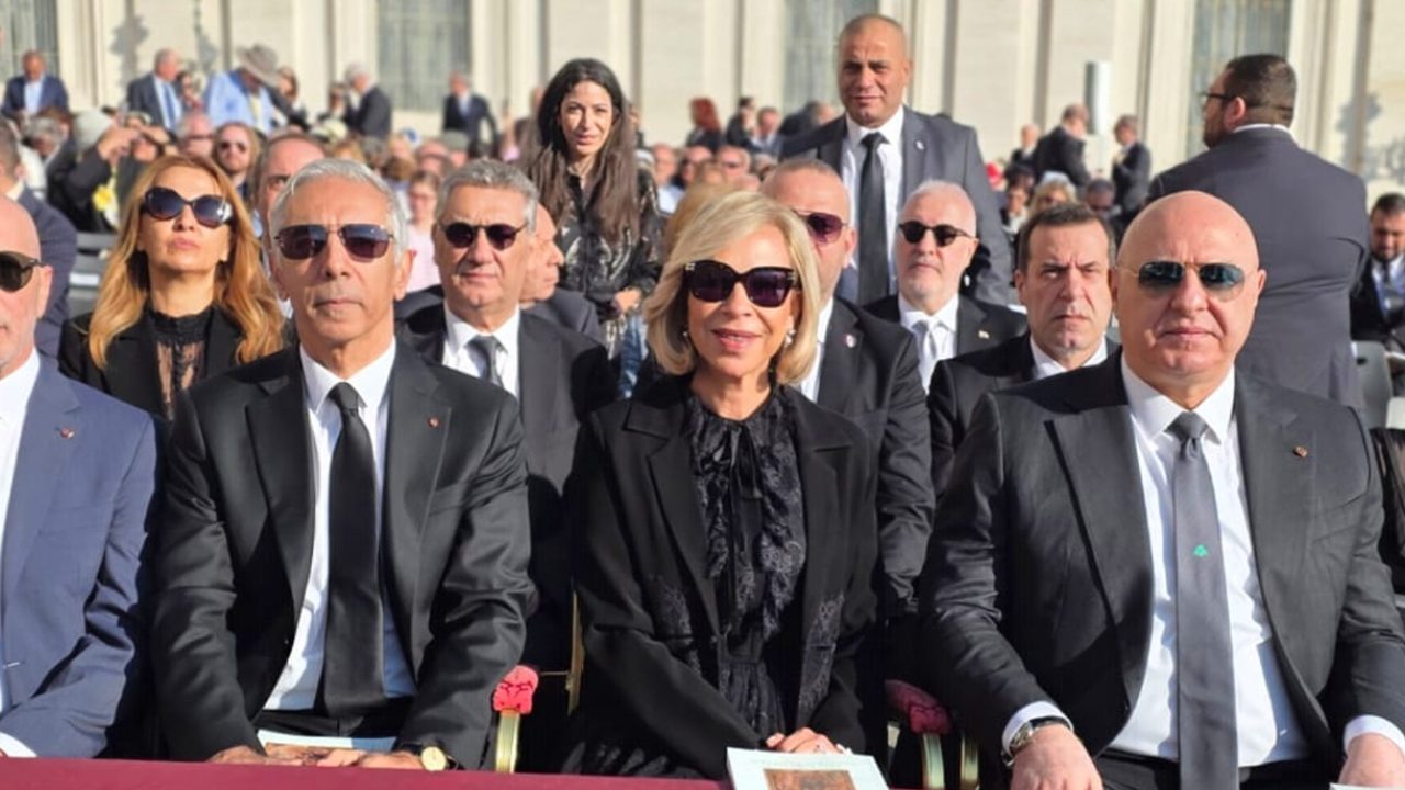 FIRST-LADY