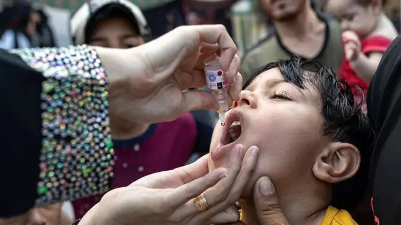 Gaza kids vaccination
