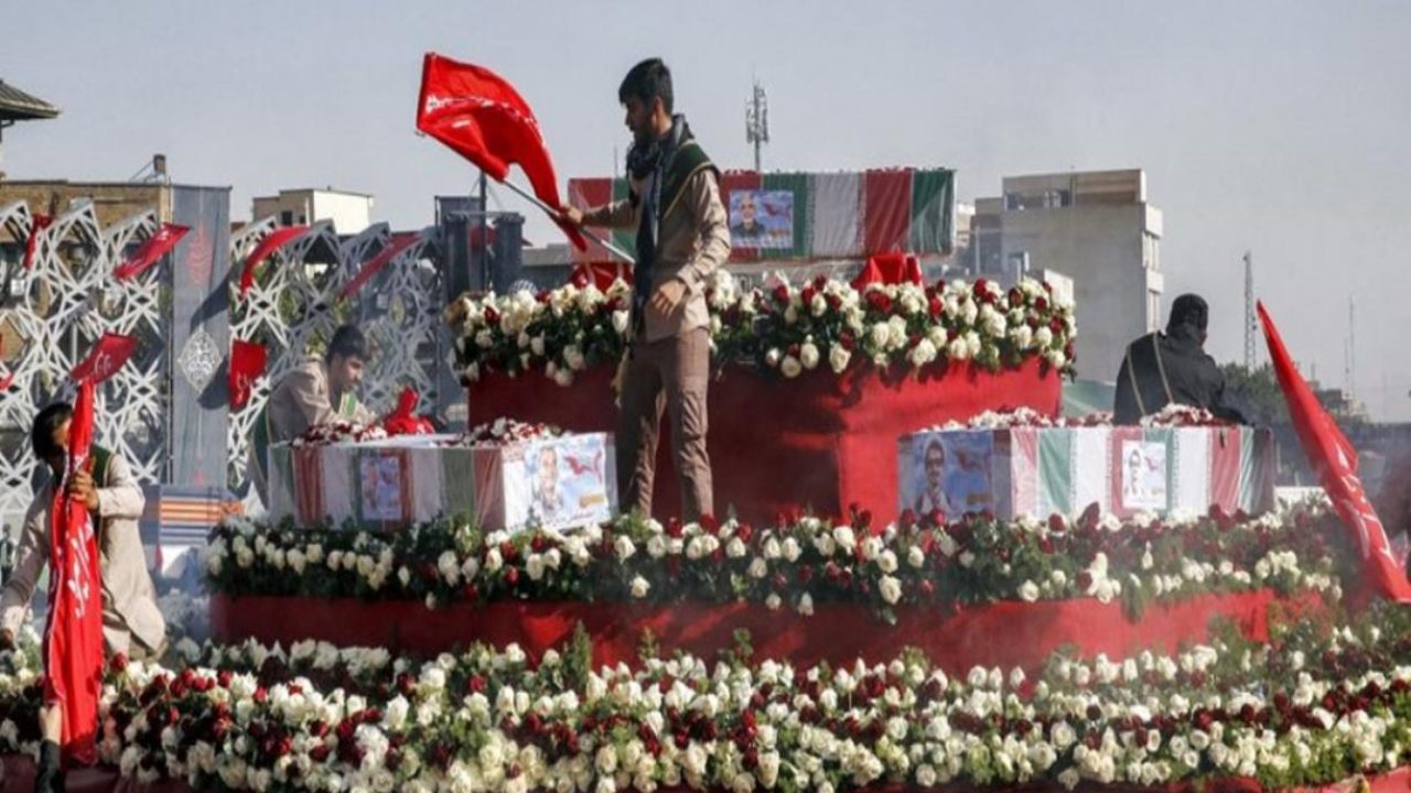 Mourners take part in a funeral ceremony in the capital Tehran on August 4, 2022, held for five members of the Islamic Revolutionary Guard Corps (IRGC) killed during the conflict against the Islamic State (IS) group in Syria. - The ceremony took place after the bodies of five IRGC members, including General Abdollah Eskandari, who were killed in battles against IS in 2014 in Syria were recently repatriated back to Iran. (Photo by AFP)