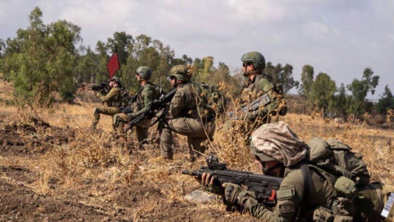Israeli soldiers lined up