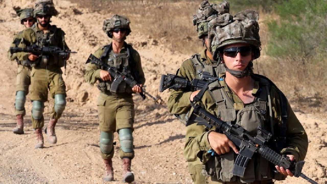 Israeli soldiers marching