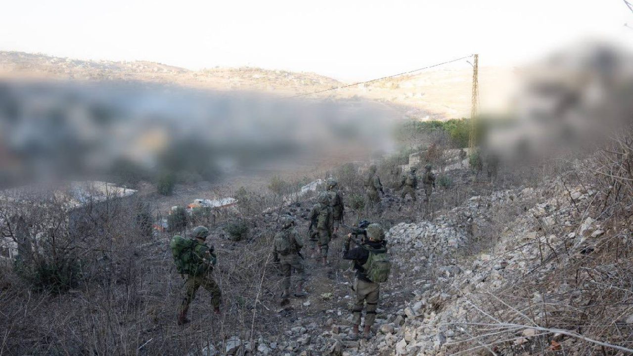 Israeli soldiers on lebanese mountain