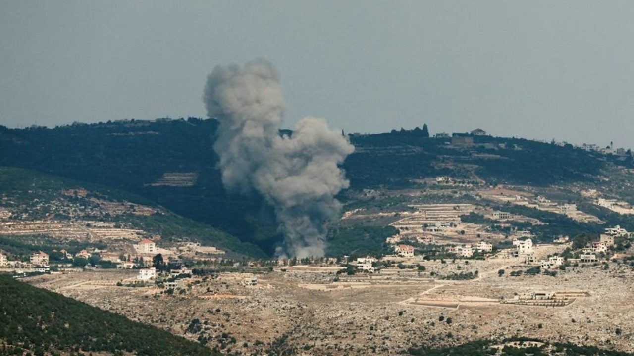 Smoke rises on the Lebanese side of the border between Israel and Lebanon after an Israeli airstrike, as seen from northern Israel, November 18, 2023. REUTERS/Evelyn Hockstein