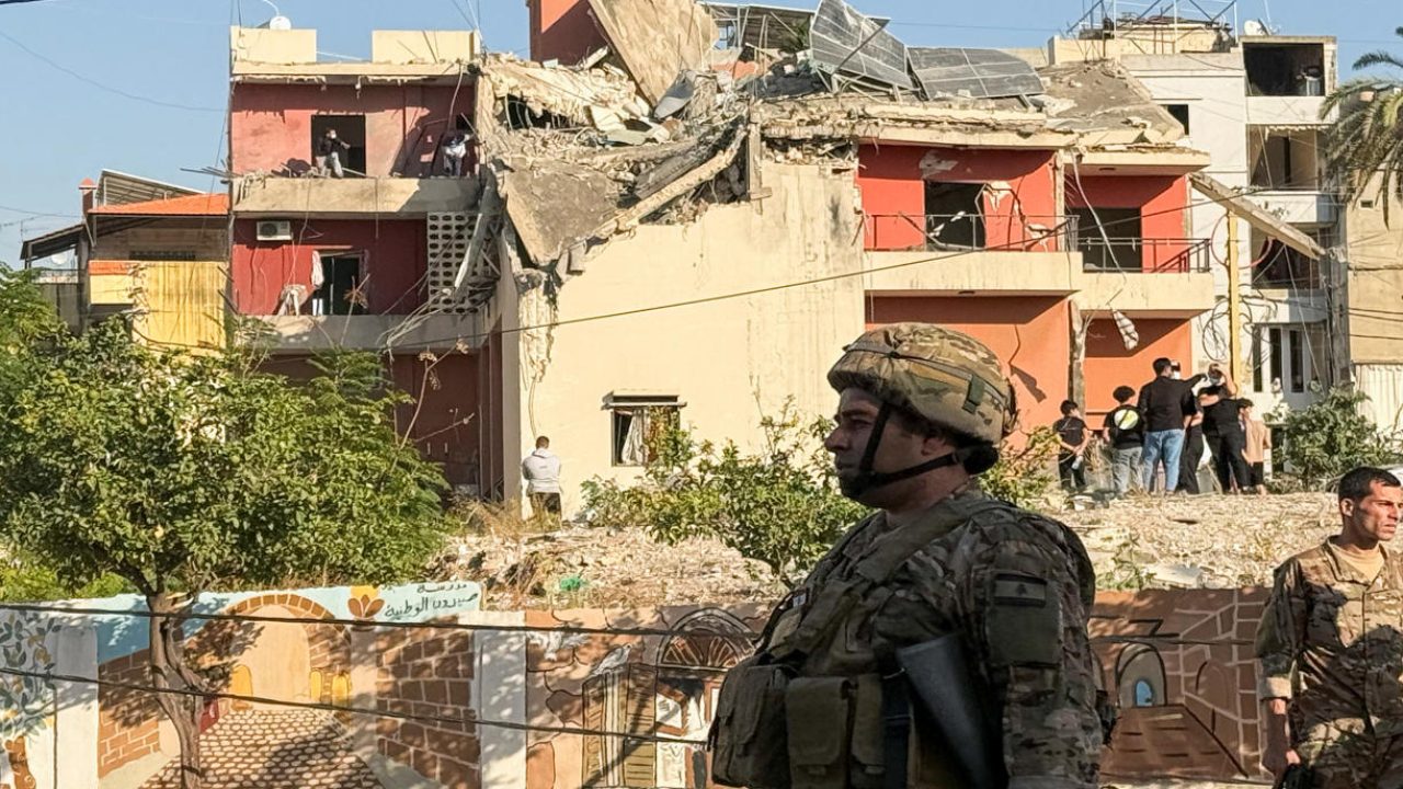 Aftermath of an Israeli strike in Sidon Lebanese army soldiers and people stand near the site of an Israeli strike in Sidon, amid the ongoing hostilities between Hezbollah and Israeli forces, Lebanon October 27, 2024. REUTERS/Hassan Hankir