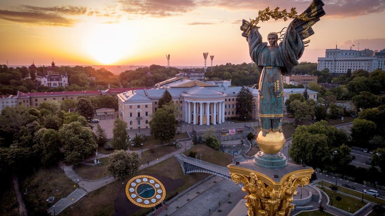 Monument-of-Independence-of-Ukraine-in-Kiev.-Historical-sights-of-Ukraine.-MaxxjaNe.Shatterstock-1536x1024