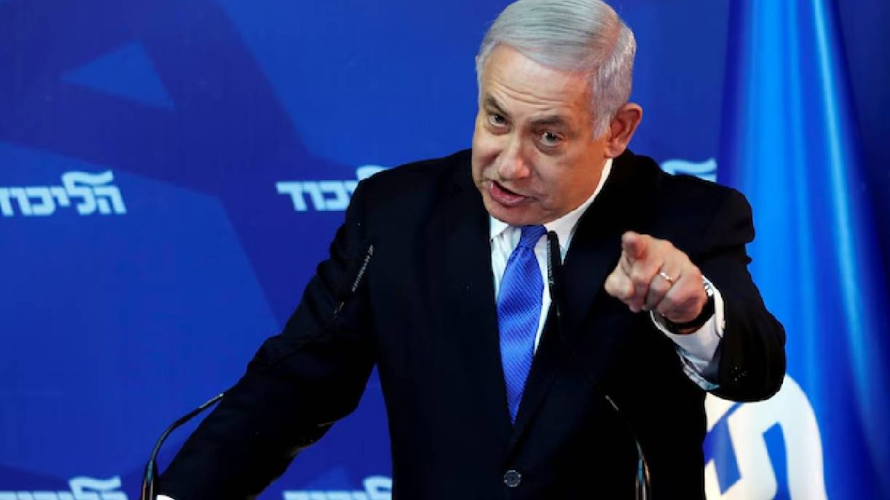 Netanyahu pointing