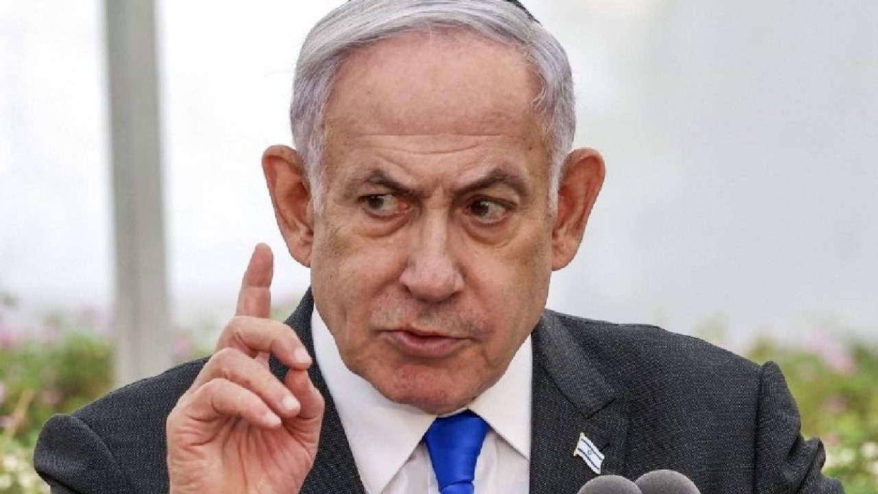 Netanyahu raising finger