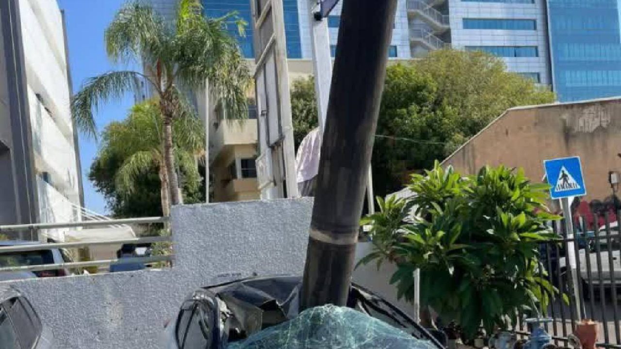 Rocket on car in tel aviv