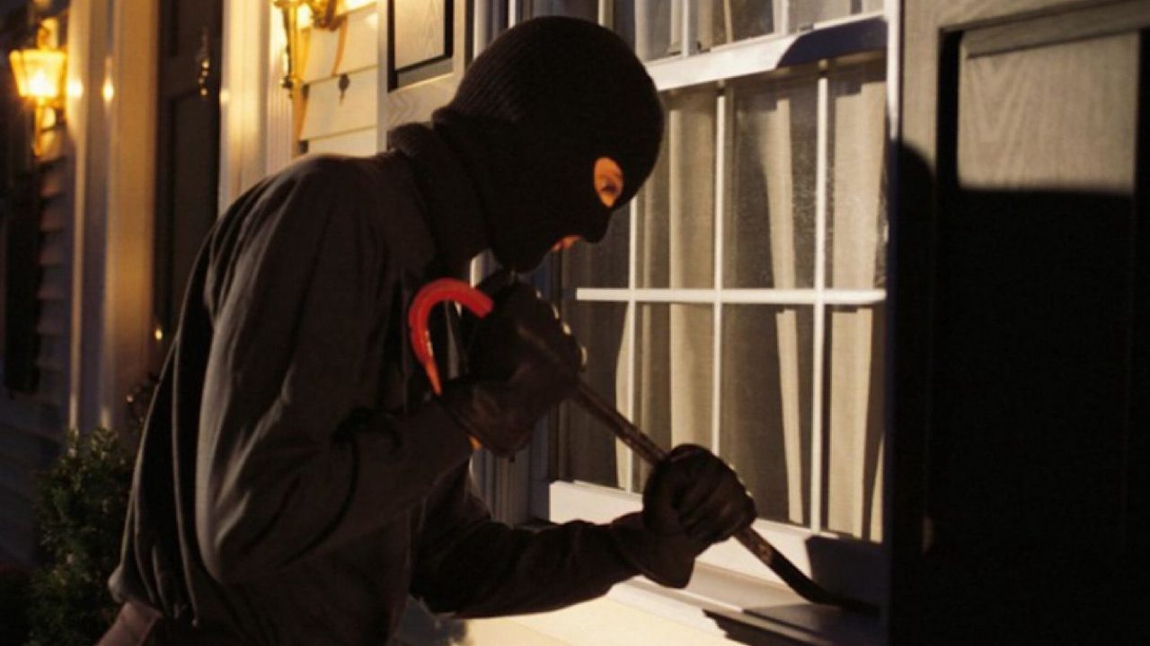 STEALING--r0f6jhmr4a2zafdodwvat7ff5ekioi9jy9vn073w2o