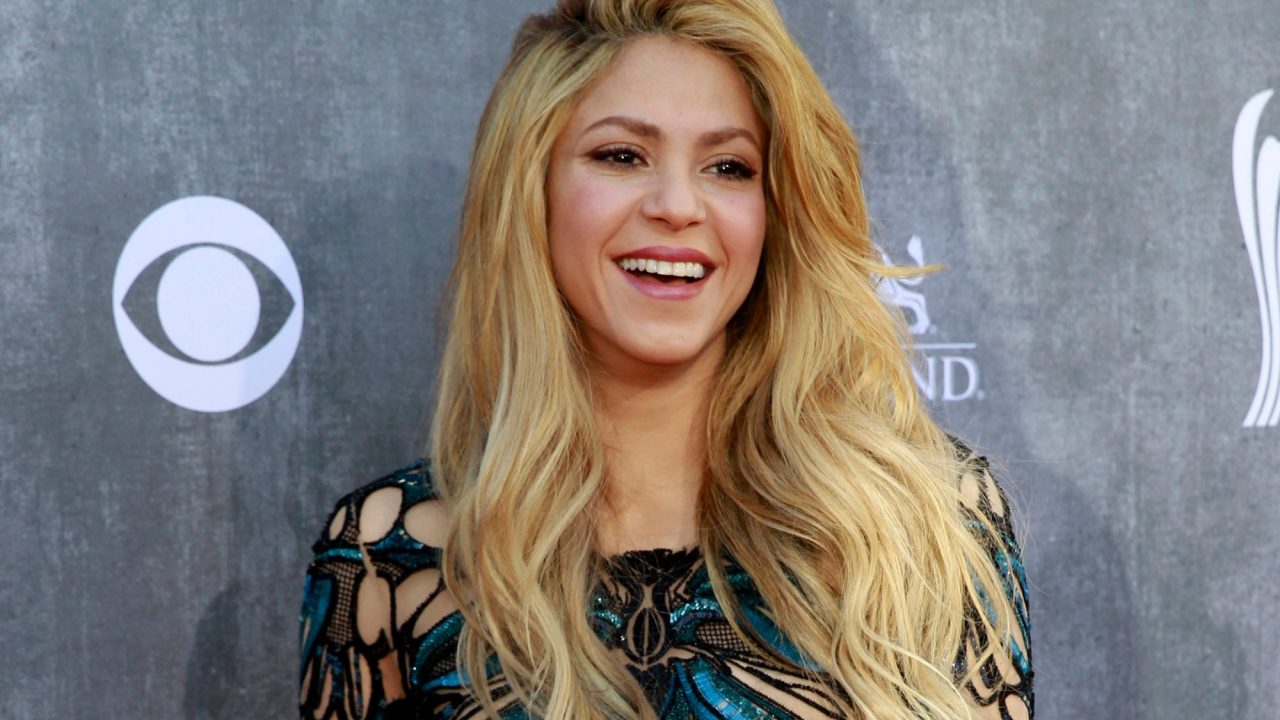 Colombian singer-songwriter Shakira arrives at the 49th Annual Academy of Country Music Awards in Las Vegas, Nevada April 6, 2014.   REUTERS/Steve Marcus (UNITED STATES  - Tags: ENTERTAINMENT)  (ACMAWARDS-ARRIVALS)
 - RTR3K6Q0