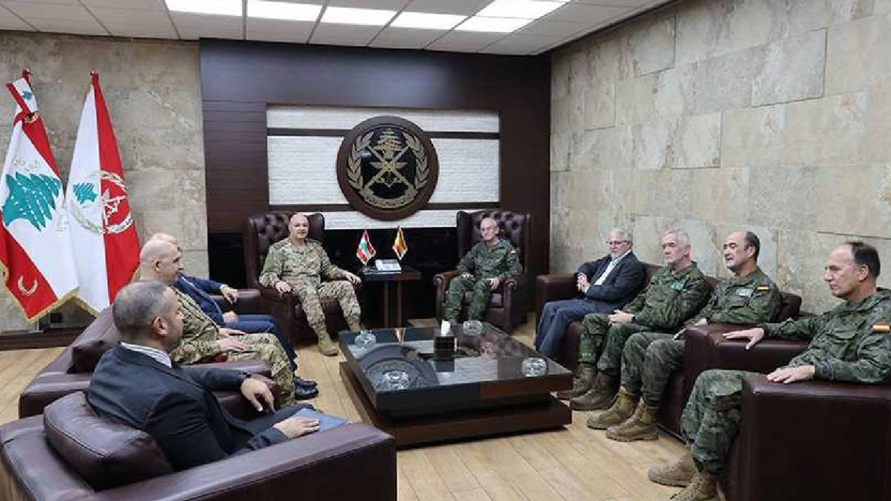 Spanish army general with joseph aoun