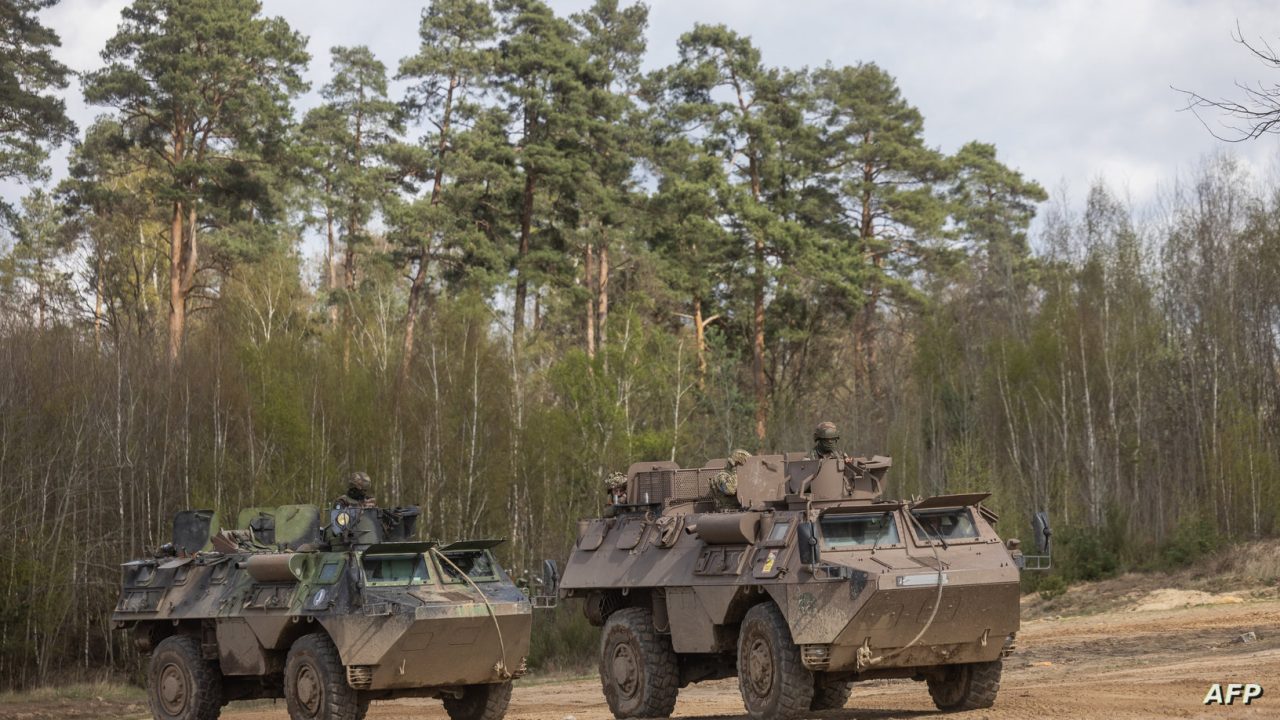 French Armoured vehicles are seen during a military training of Ukrainian soldiers with French servicemen, in a military training compound at an undisclosed location in Poland, on April 4, 2024. +++ Faces have to be blurred! ++++
For the last time before going into battle against the Russian army, a group of Ukrainian soldiers rush into a muddy trench in Poland, under the serious gaze of the French instructors who have been following them for several weeks. (Photo by Wojtek Radwanski / AFP)