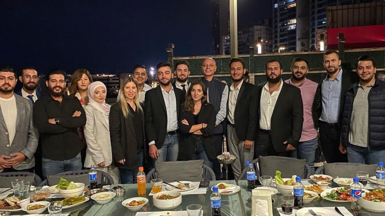 برعاية رئيس "تيار المستقبل" الرئيس سعد الحريري اقيم عشاء على شرف "شباب المستقبل" الفائزين في انتخابات برلمان الشباب ضمن لائحة "شباب صناع التغيير"، حضره عضو كتلة المستقبل النائب رولا الطبش، ورئيس جمعية بيروت للتنمية الاجتماعية الحاج أحمد هاشمية، وذلك في مطعم غراند كافي-الروشة، وكانت كلمة لكل من الطبش وهاشمية أكدا فيها على اهمية دور الشباب في صناعة مستقبل الاوطان وفي تدعيم أسس الدولة الحاضنة لجميع ابناءها، دولة القانون والمؤسسات والعدالة، تحت سقف الدستور.