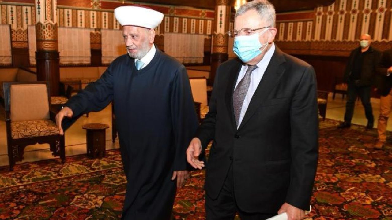 WhatsApp-Image-2022-02-24-at-1.31.00-PM السنيورة من دار الفتوى: لا أحد يستطيع أن يرث الحريري