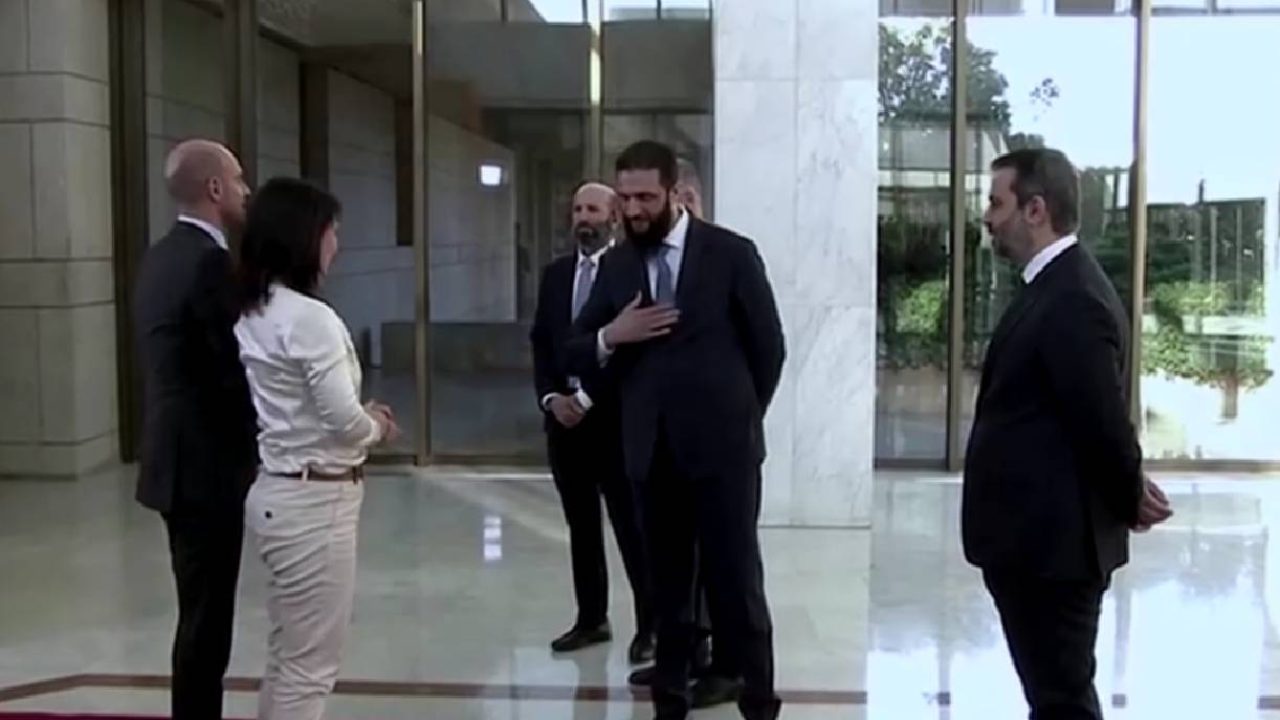 ahmad al sharee does not shake hands with beorbok