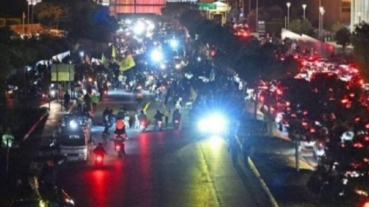 airport road protest night