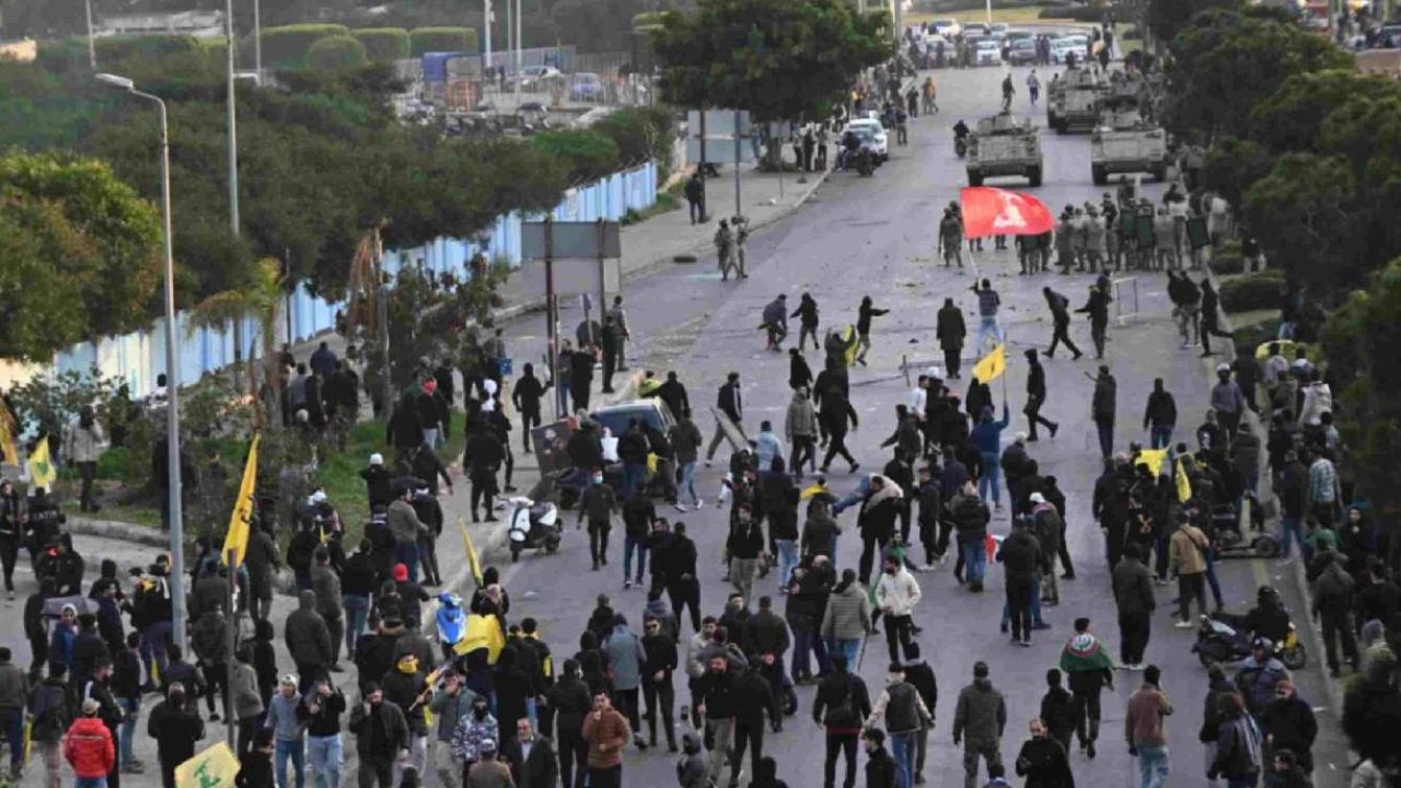 airport road protest
