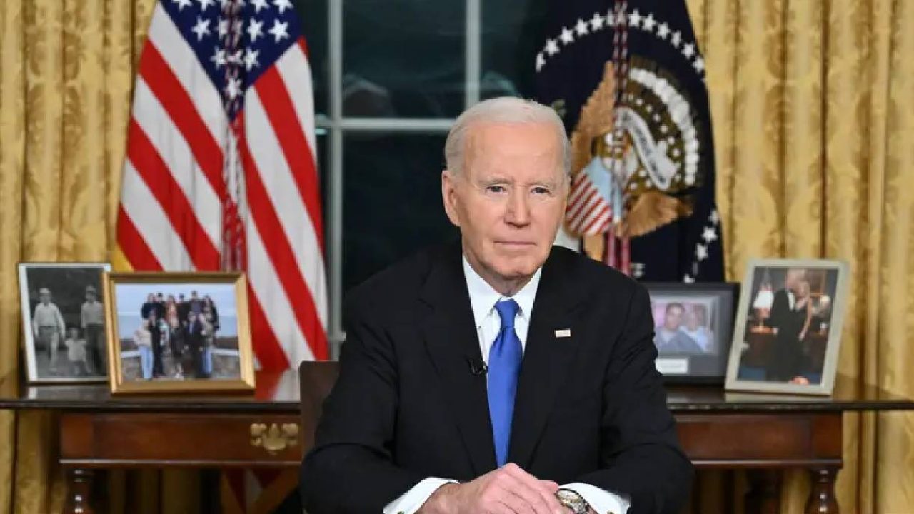 biden in oval office