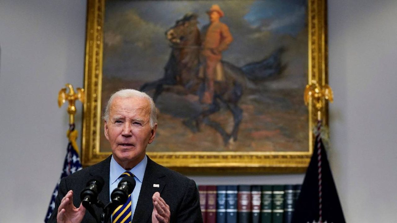 biden with portrait in back