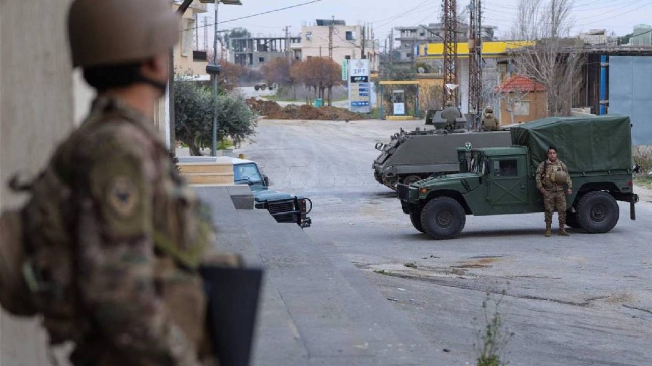closed road - leb soldiers