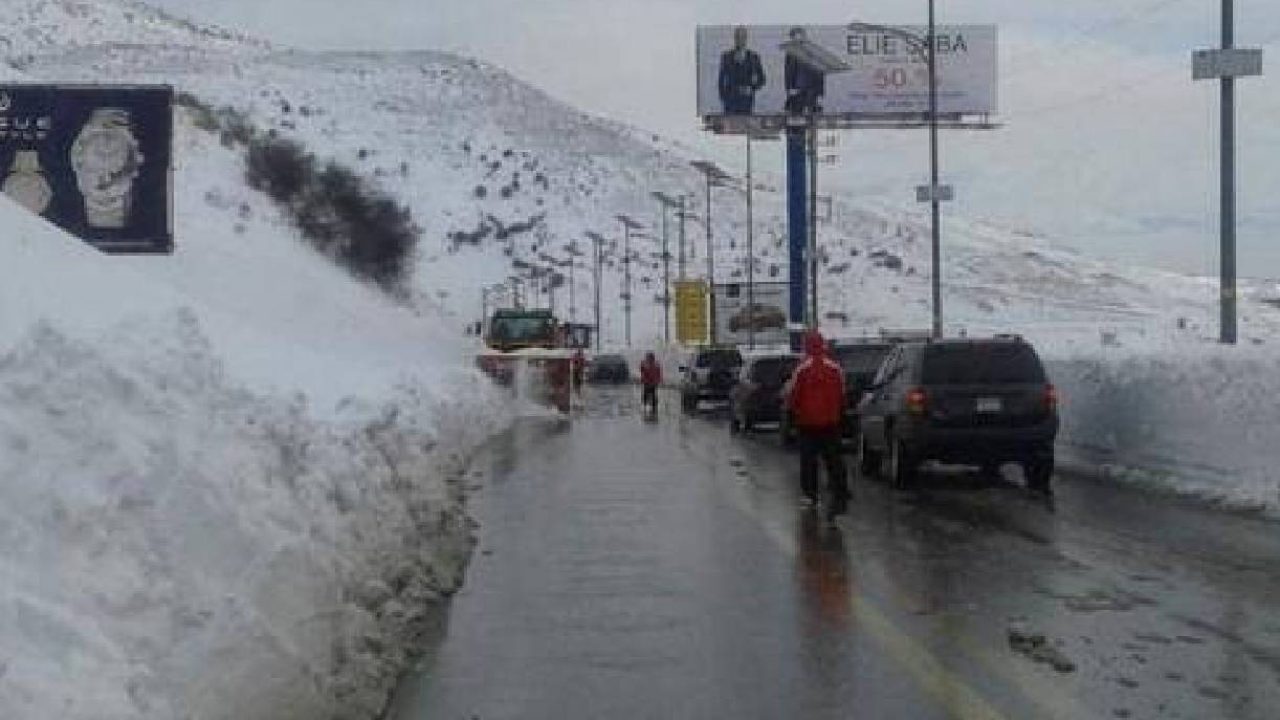 dahr el baidar snow and cars